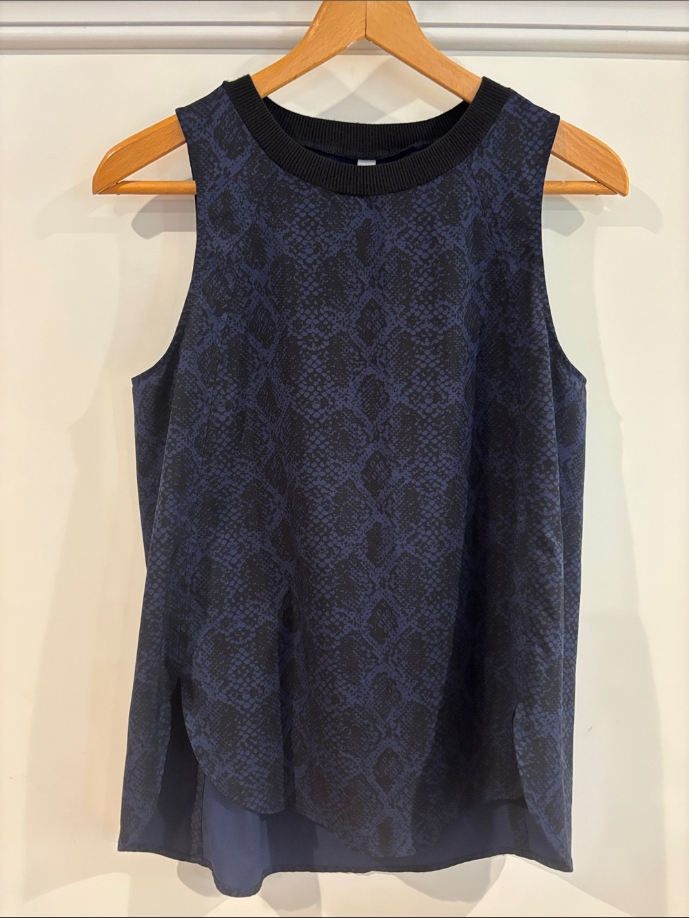 Athleta Zephyr Print Tank Top Navy Black Snakeskin Size Small